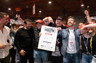 Pari réussi pour les organisateurs de "The plus Grande Raclette of the World" qui ont réuni 4893 personnes autour du plat local par excellence.